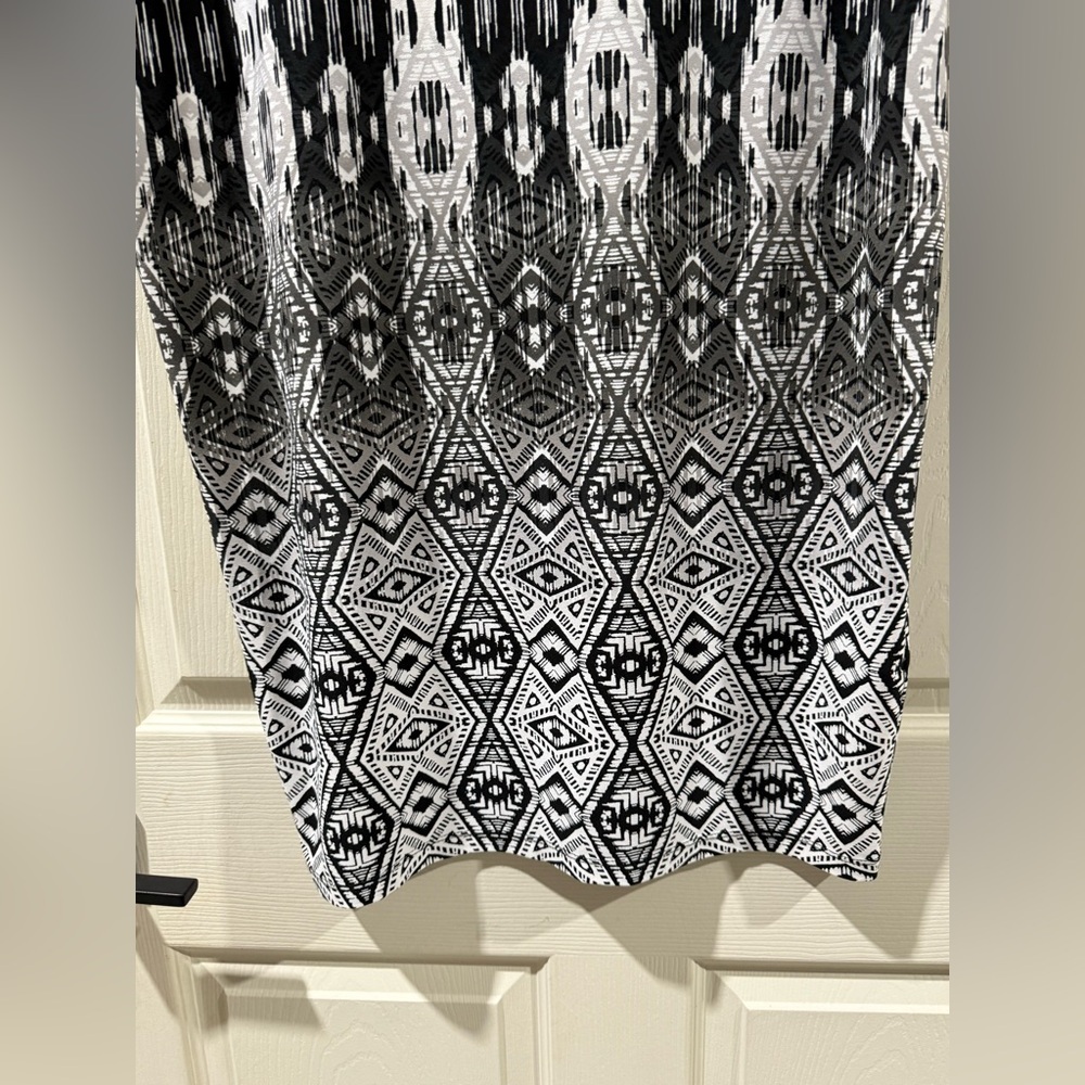 London Times Monochrome Abstract Dress - Picture 4 of 7